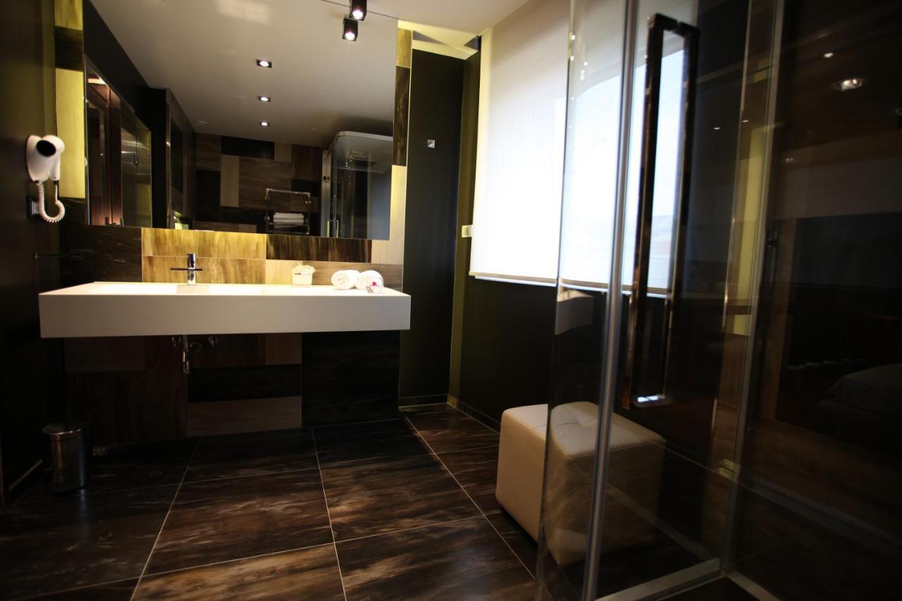 In Hotel 5*