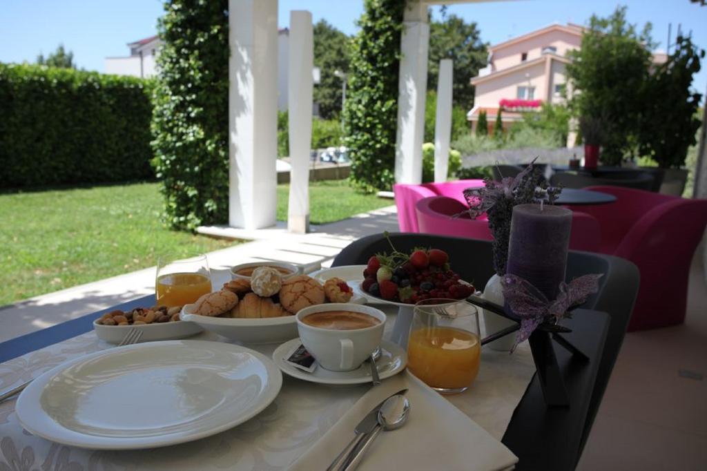 In Hotel 5*